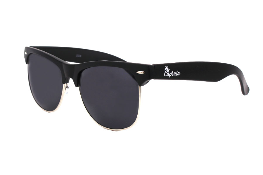 Impression d’une branche de lunettes de soleil main product photo